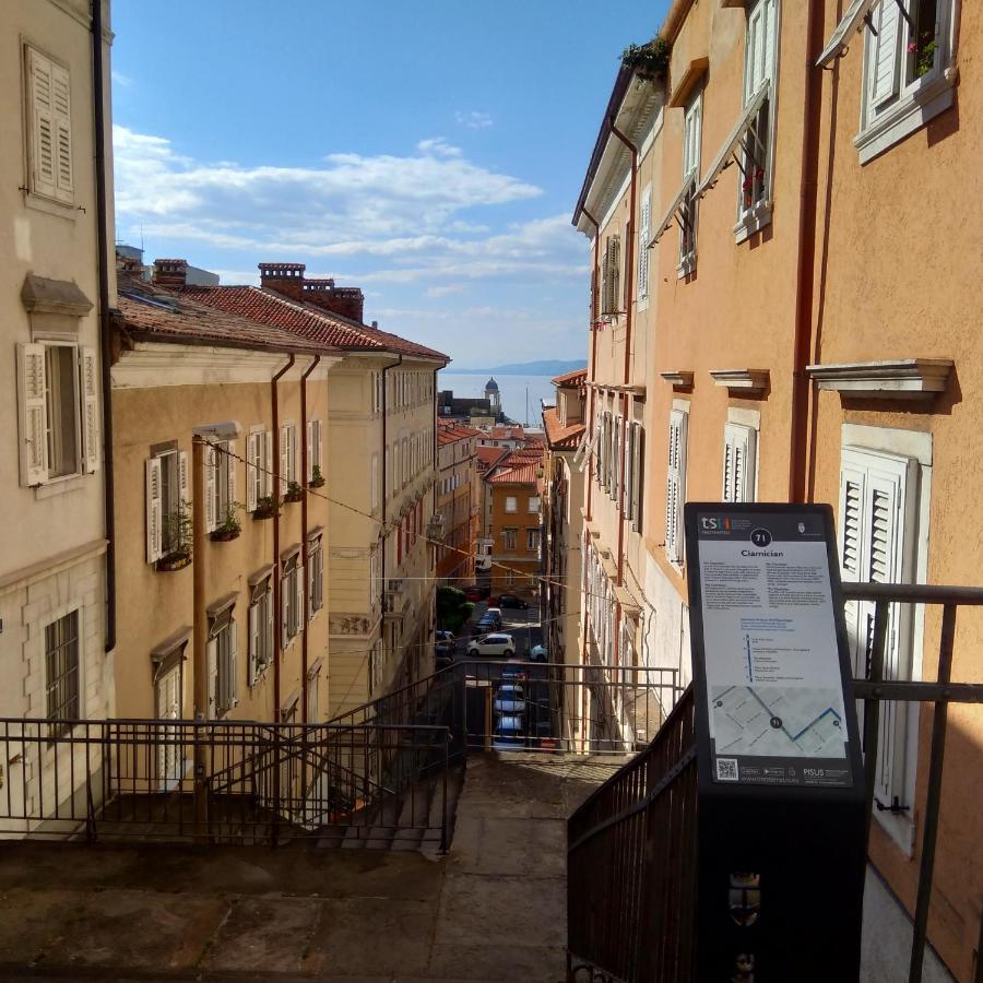 Casa Antica - Historical Apartment In Old City Center Triest Exterior foto