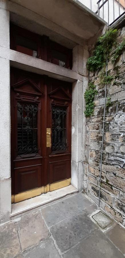 Casa Antica - Historical Apartment In Old City Center Triest Exterior foto